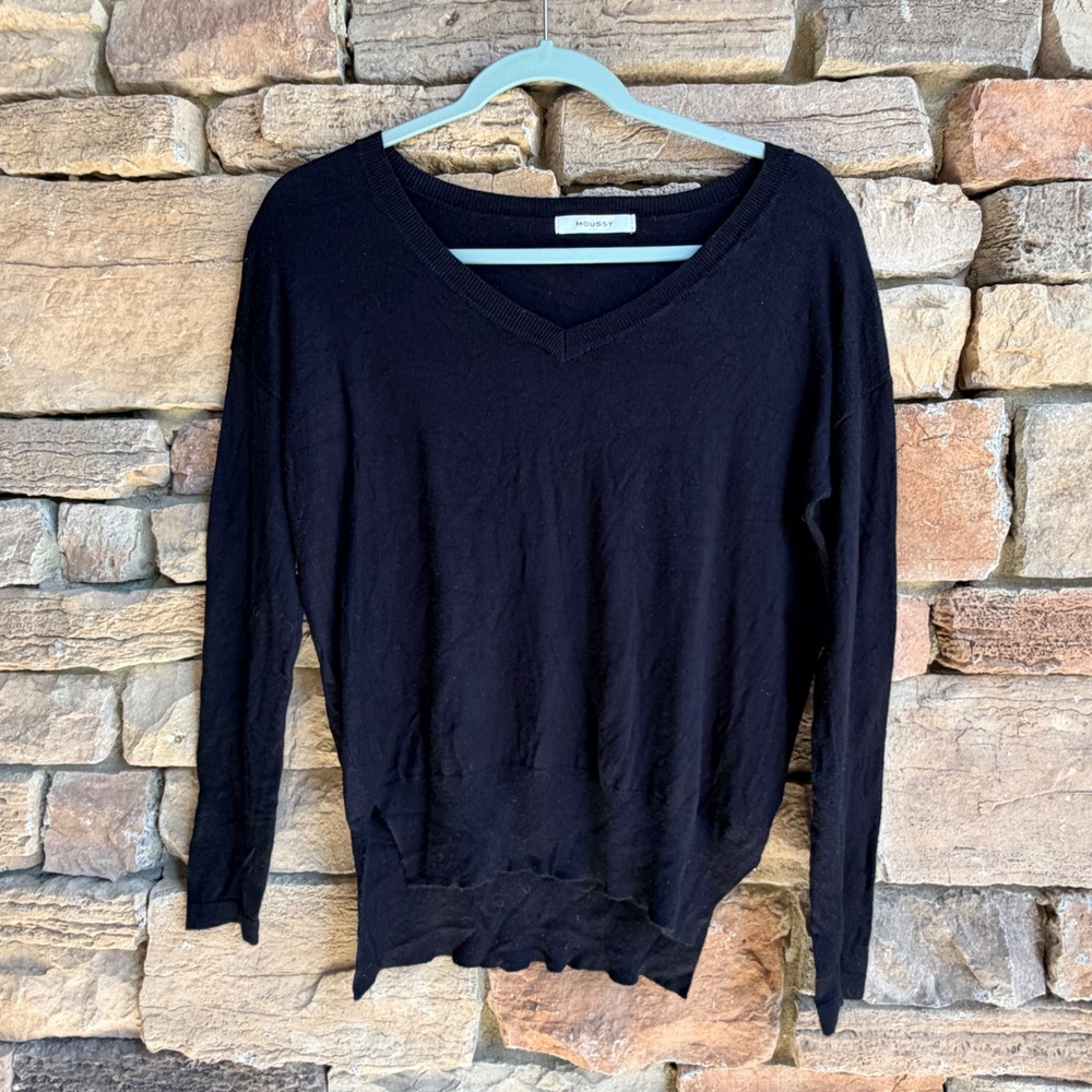 MOUSSY Black V-Neck High-Low Knit Sweater Size Free Minimalist Staple Casual
